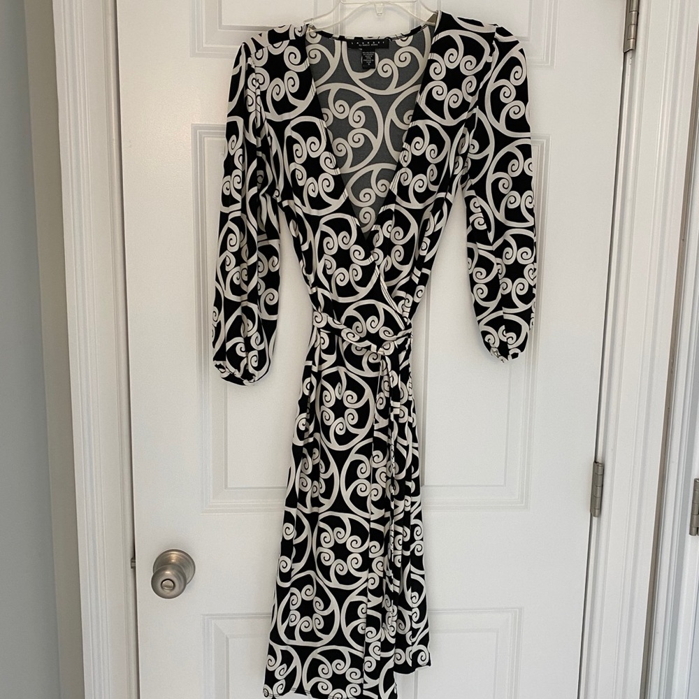 Excellent Condition-  3/4 sleeve wrap dress